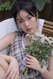 《年轻的女教师》